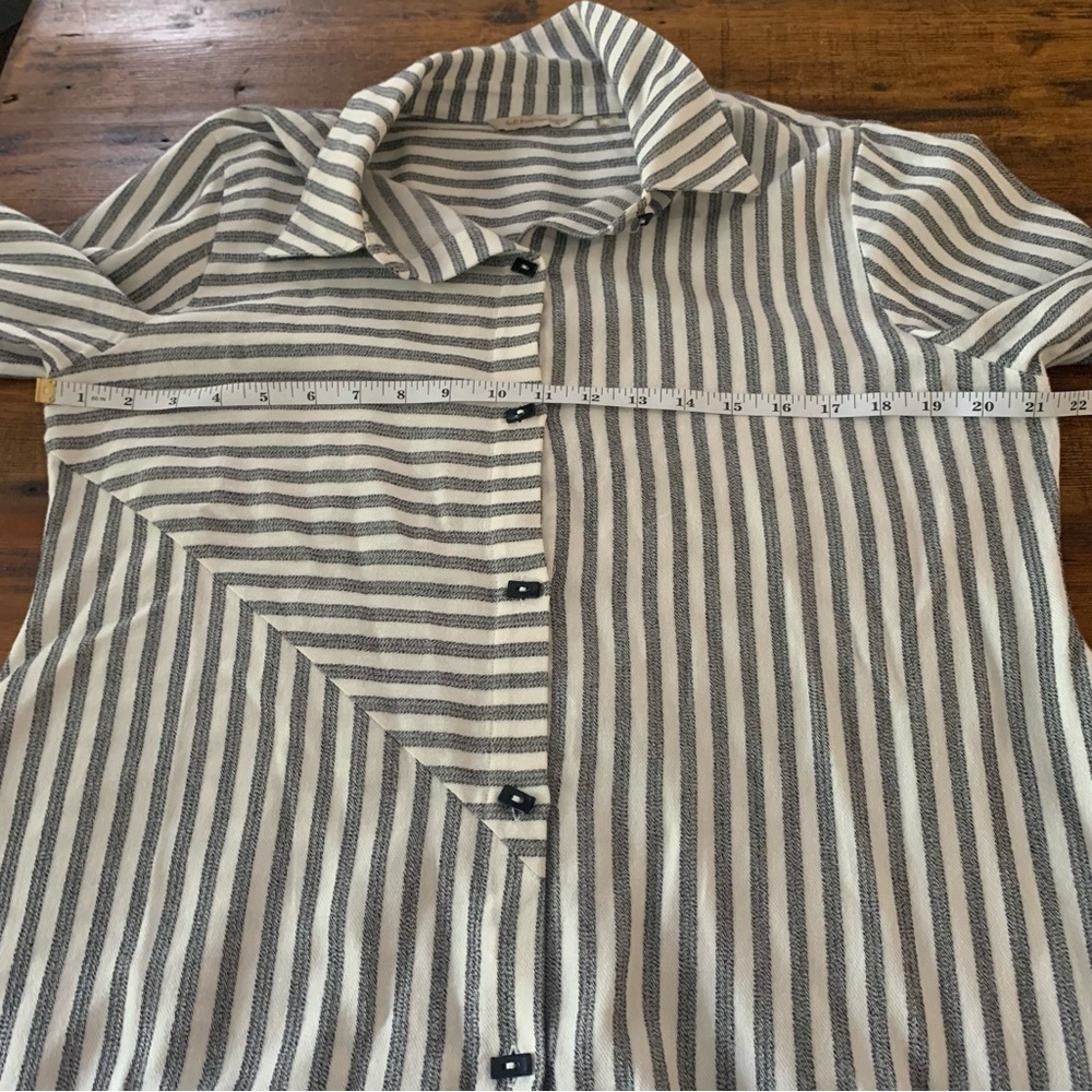 SOFT Surroundings Linen Blend Long Sleeve Asymmetrical Hem Button Down Sz S - Picture 6 of 9